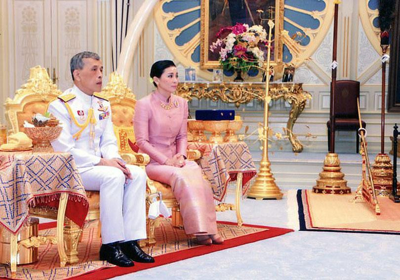 El rey de Tailandia se casa con su guardaespaldas
