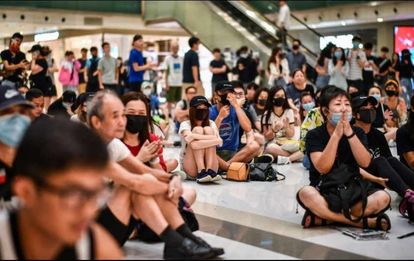 Hong Kong se plantea vetar el internet para detener las protestas