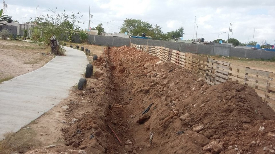 Realizan trabajos de barda perimetral en Jardín de niños