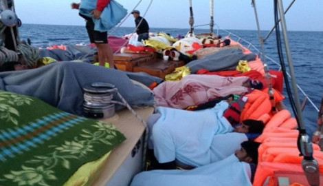 Presidente italiano desbloquea desembarco de inmigrantes