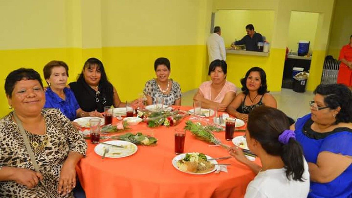 Festejan "Día de la madres" para las mujeres del sindicato de limpieza