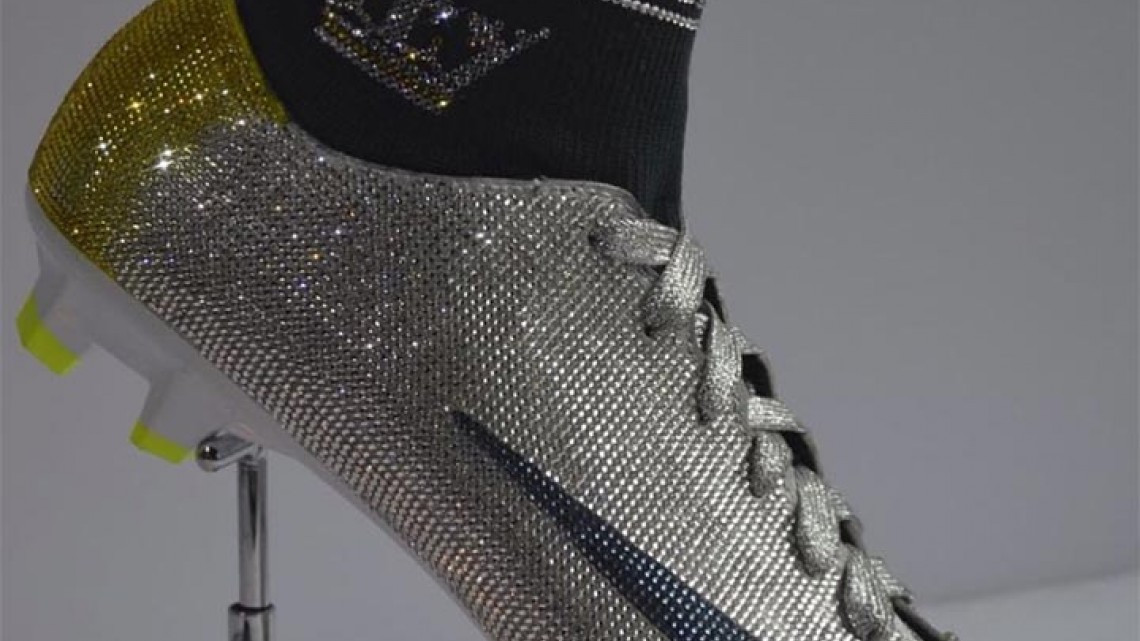 CR7 manda a hacer botines súper lujosos
