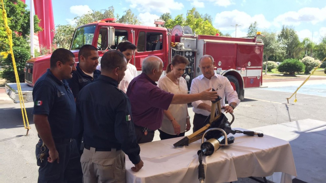 Celebran bomberos su día con exhibición en Matamoros