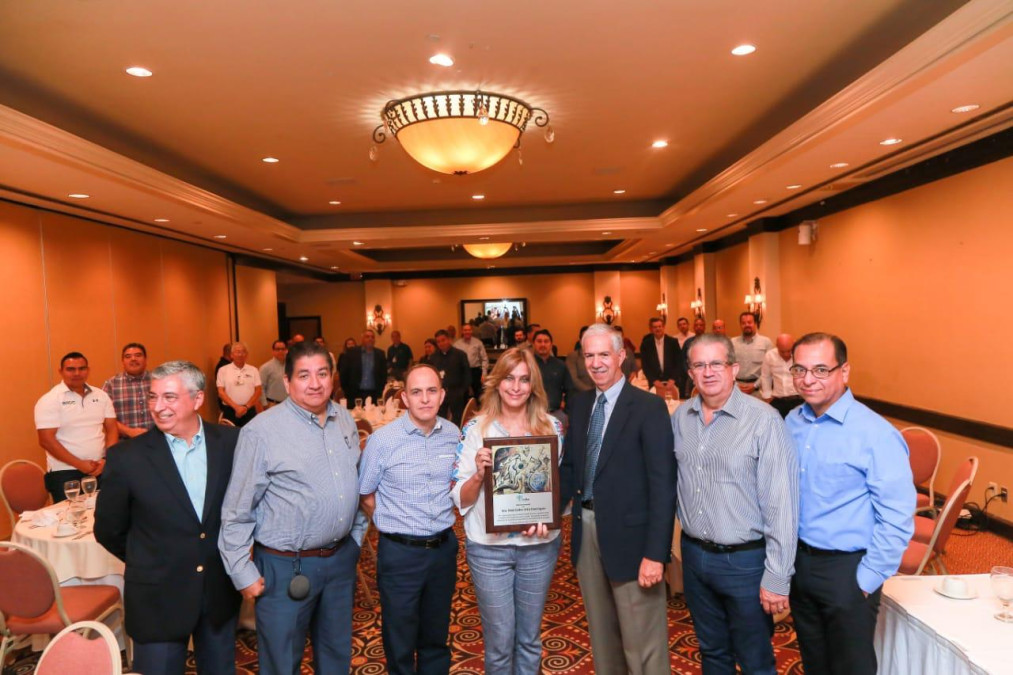 Maquiladoras reconocen trabajo de Maki Ortiz