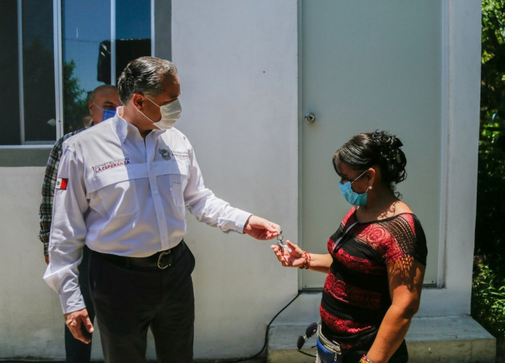Más familias reciben viviendas dignas en Gobierno de Adrián Oseguera