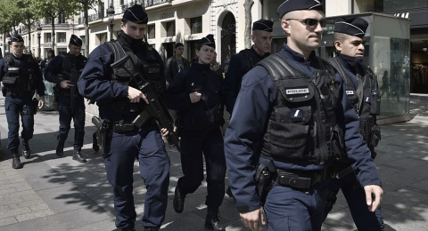 Hiere Yihadista  a 2 policías en Francia