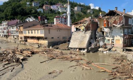 Evacúan víctimas de inundaciones registradas en Turquía