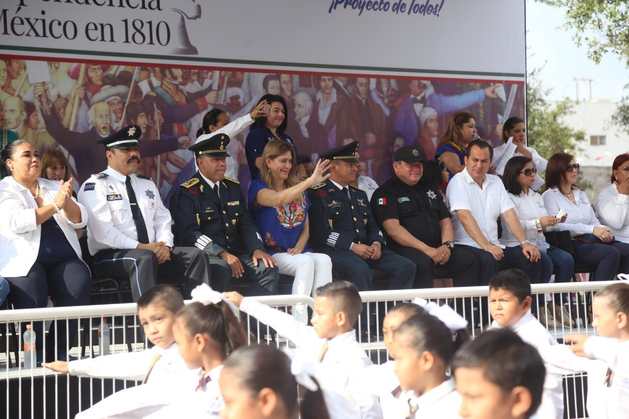Conmemora Municipio con desfile 207 años de la Independencia de México