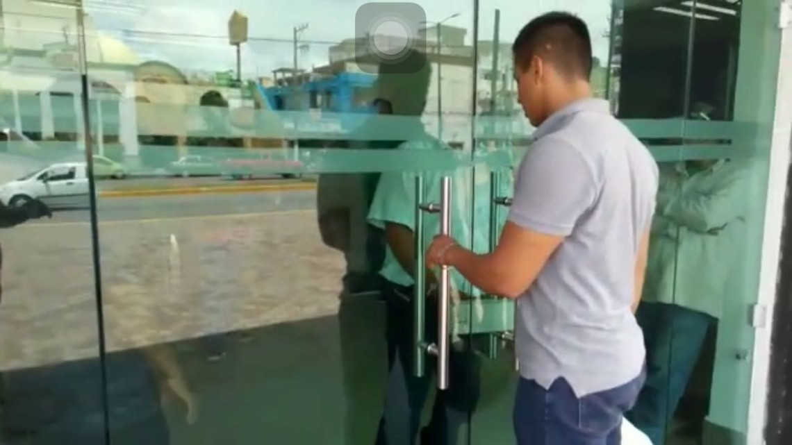 Ex empleados de Madero toman instalaciones de Palacio Municipal