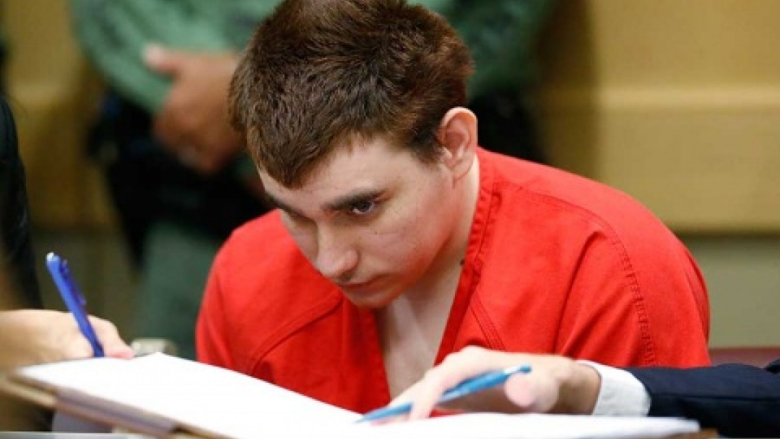 “Voces malvadas” incitaron a asesino de Parkland a masacre