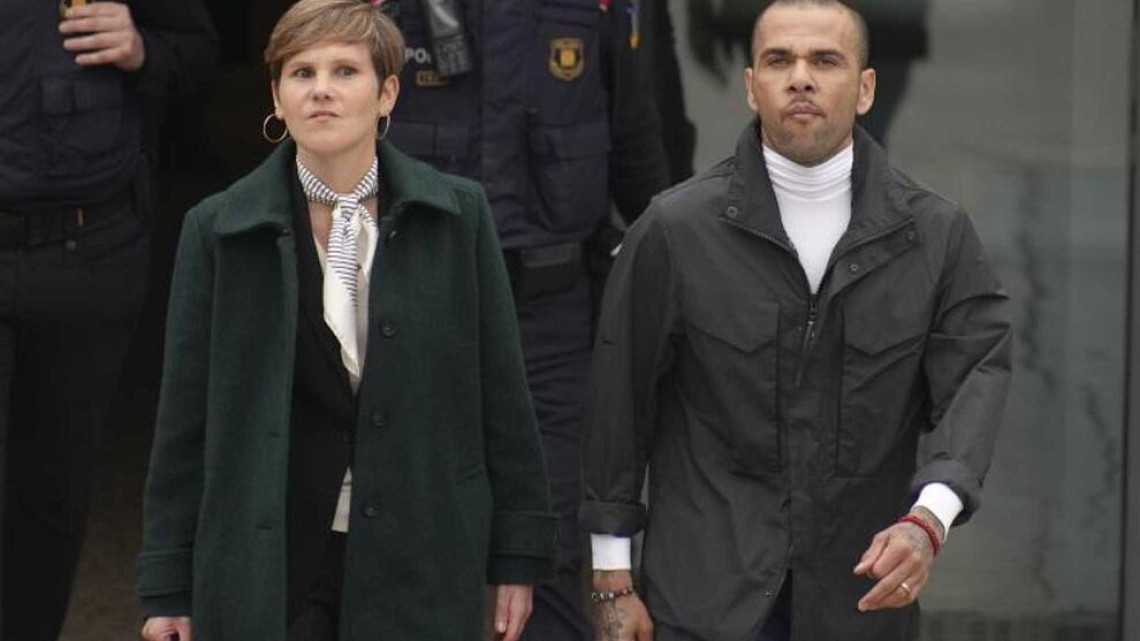 Dani Alves sale de la prisión tras el pago de la fianza