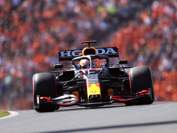 Max Verstappen consigue la Pole en casa