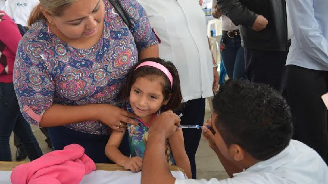 Regularizarán abasto de vacunas pendientes en junio