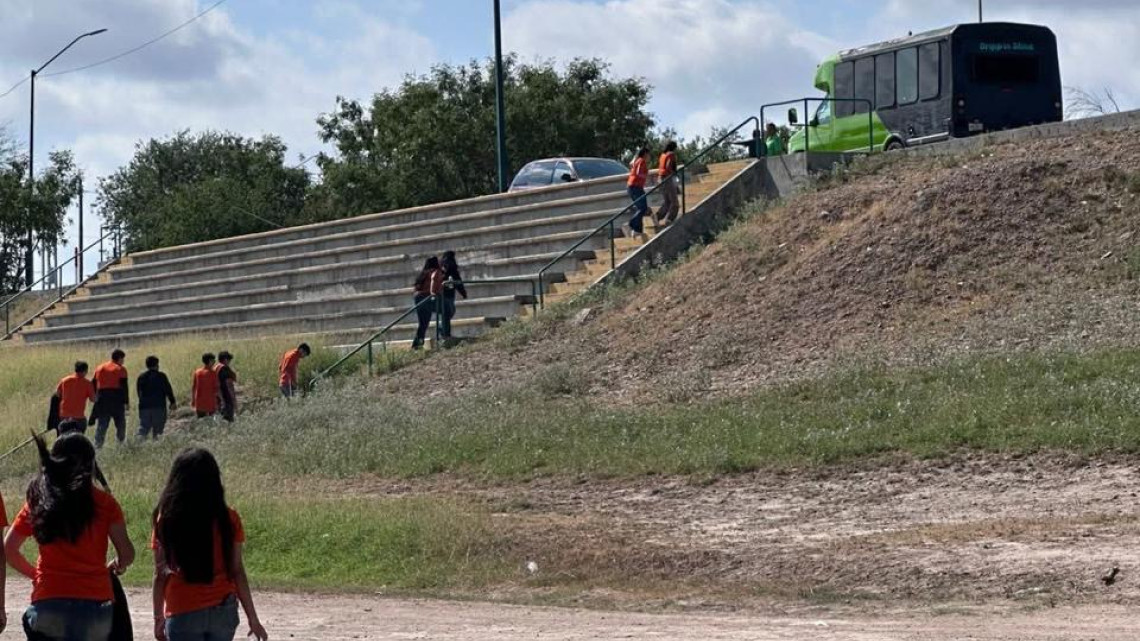 Realizan limpieza en orillas del río