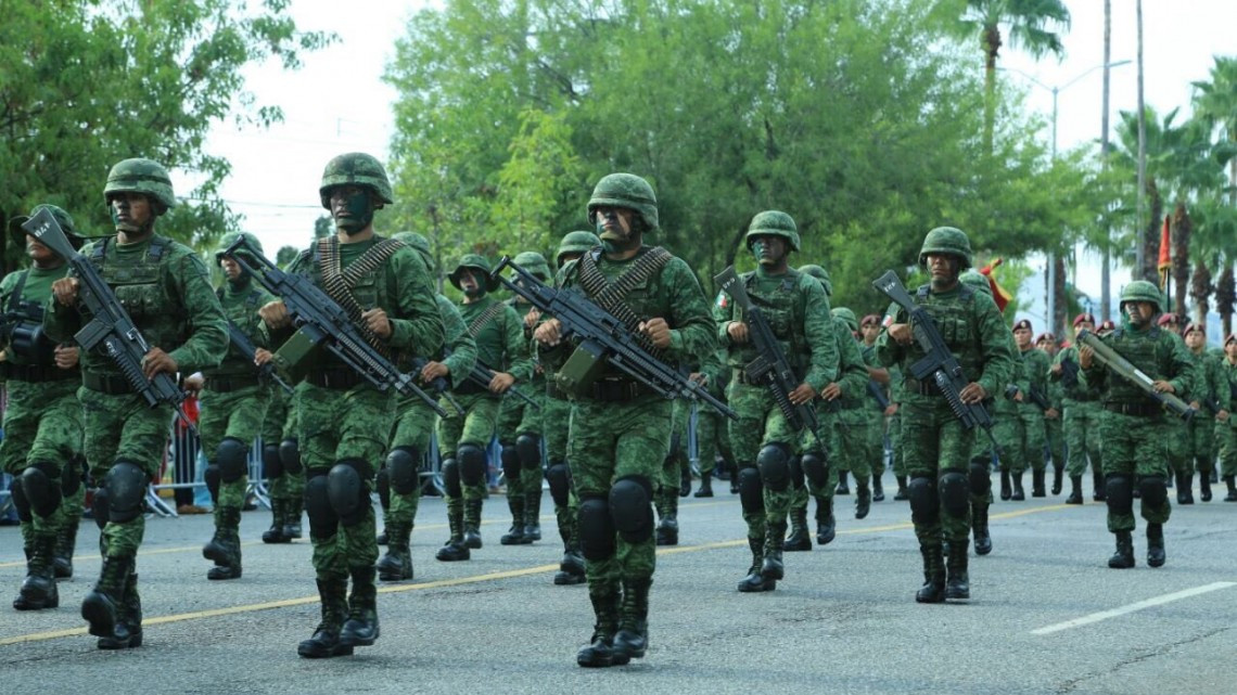 Encabeza gobernador desfile del inicio de la independencia de México