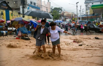 Tormenta tropical "Laura" deja al menos 4 muertos en el Caribe 