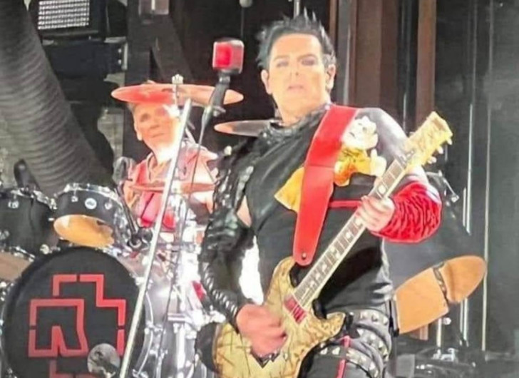 Richard Kruspe abraza al Dr. Simi 