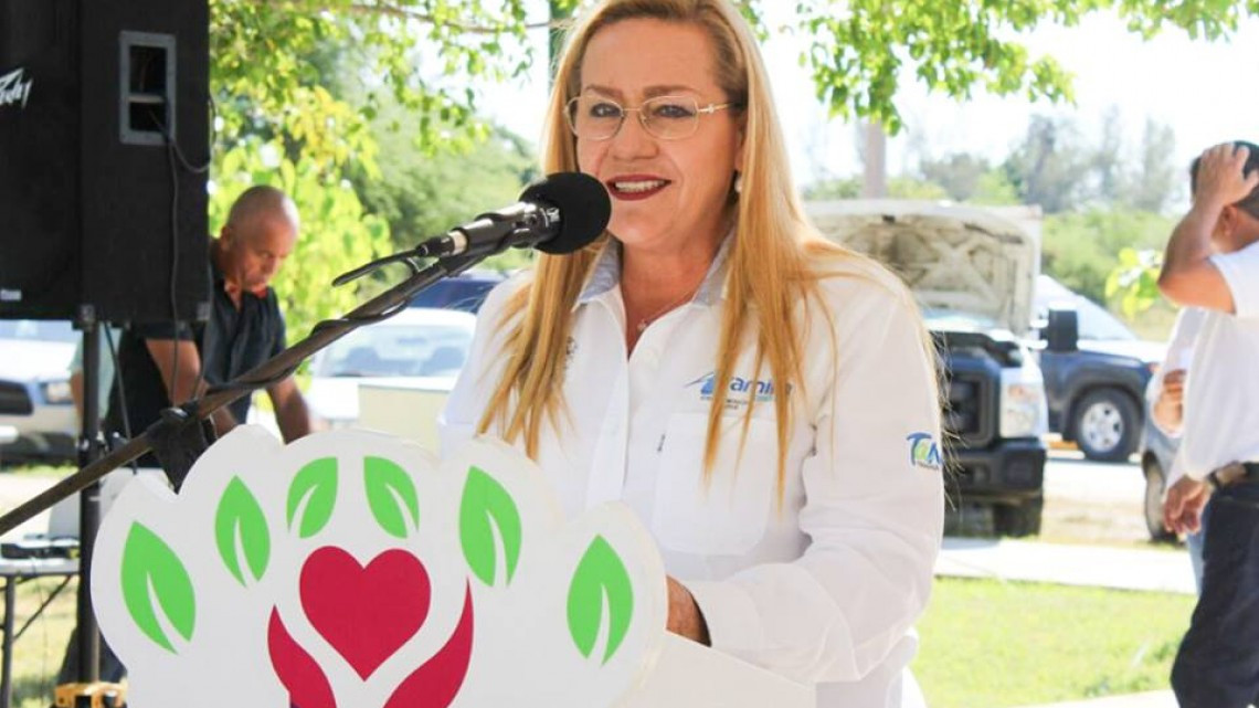 Entregan aparatos funcionales a mayores