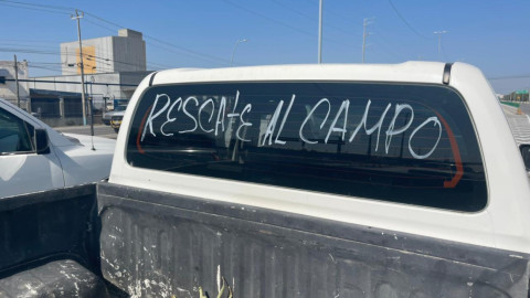 Productores bloquean puente Reynosa–Pharr y carretera a Monterrey