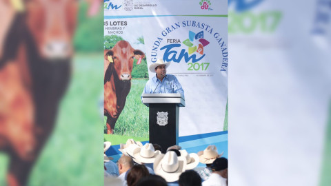 Realizan subasta Ganadera en beneficia a población