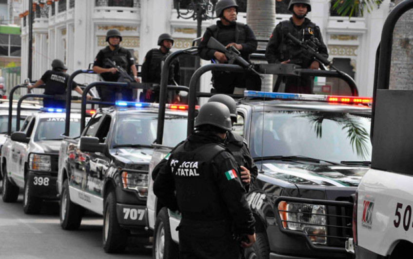 Padres de familia se integran a la vigilancia nocturna en escuelas 