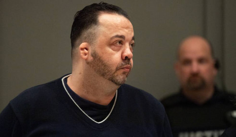 Enfermero alemán sentenciado a cadena perpetua por matar a 85 pacientes