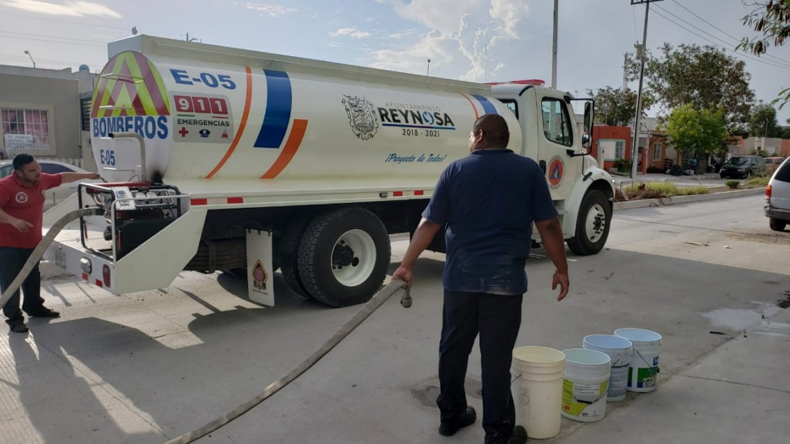 Se compromete Maki Ortiz con drenaje pluvial en Paseo de Las Flores   