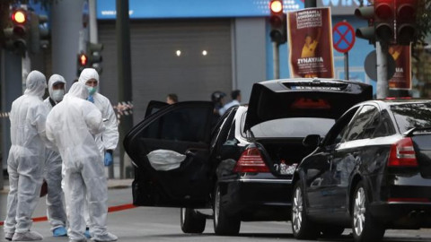 Explota carta bomba en auto de ex primer ministro de Grecia