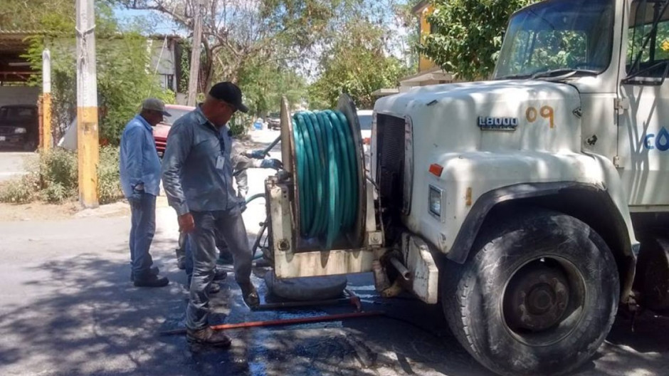 Comapa trabaja con equipo vactor