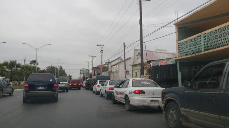 Gasolineras registran congestionamiento vial