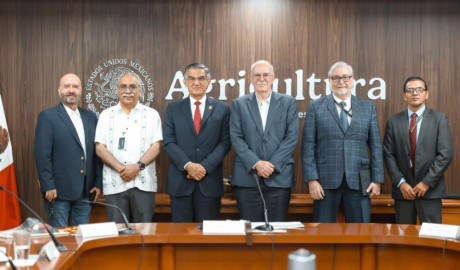 Acuerda Américo con SADER apoyos para productores de sorgo y maíz