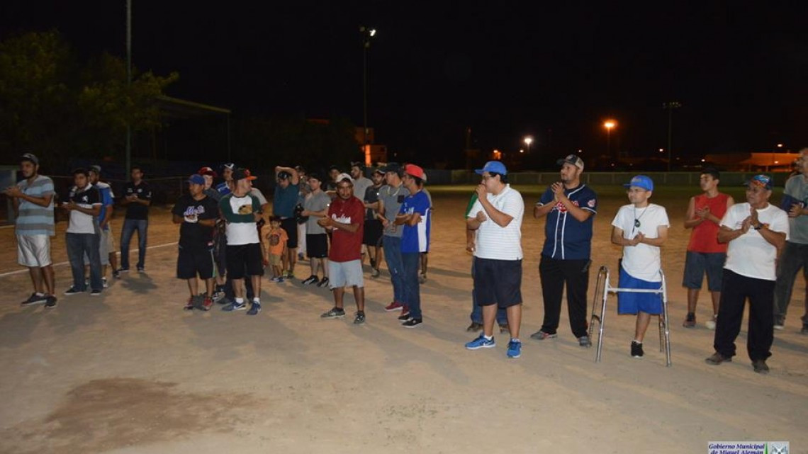 Entregan lámparas en la inauguración de campo de softbol