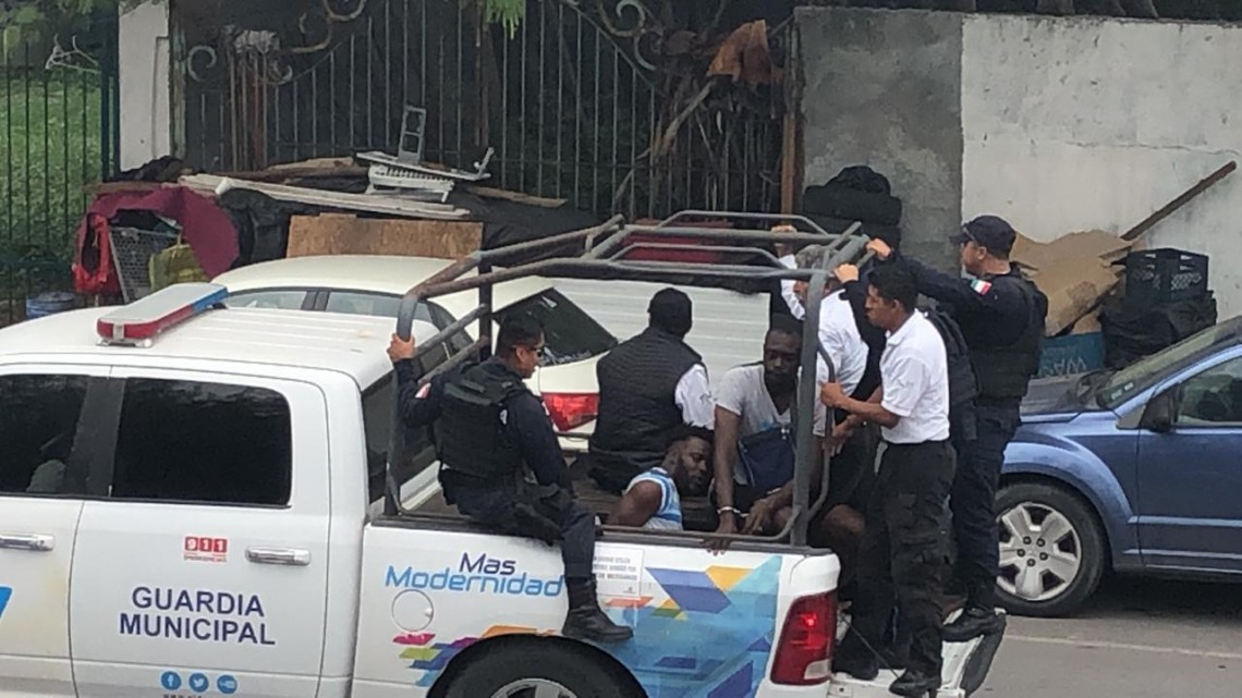 Migrantes Africanos protagonizan riña