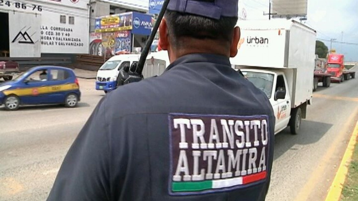 Vigilan a los agentes de tránsito, buscan evitar abusos en vacaciones