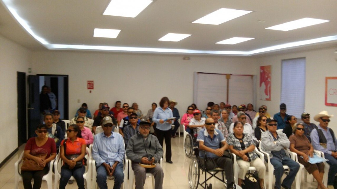 Dan seguimiento a pacientes operados por cataratas