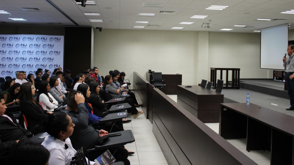 Estudiantes de Derecho conocen funcionamiento de la FGJ 