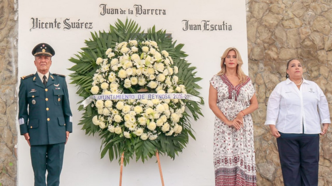 Rinde R. Ayuntamiento homenaje a los Niños Héroes