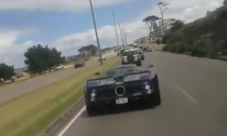 Conductor chocan contra auto de millón y medio de dólares