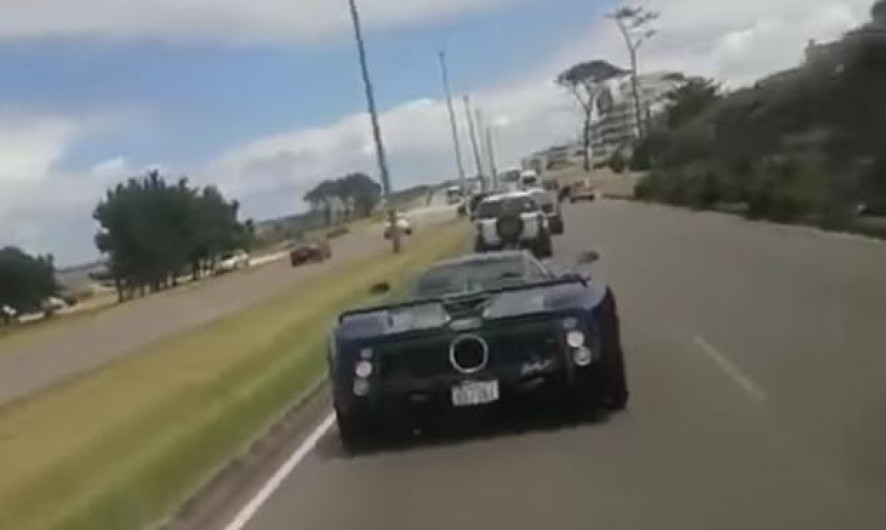 Conductor chocan contra auto de millón y medio de dólares