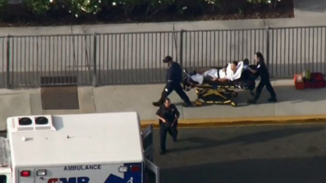 Reportan tiroteo en escuela secundaria en Santa Clarita, California