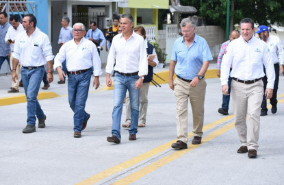 Inaugura Chucho Nader nueva obra de pavimentación en el Arenal