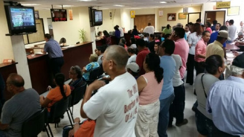 Eliminarán recargos al 100 % en tenencia y hologramas