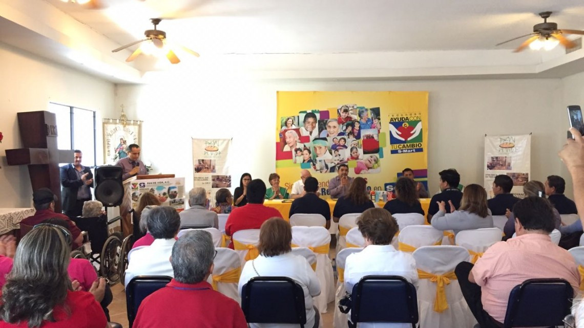 Entrega Smart redondeó a beneficio de asilo de ancianos