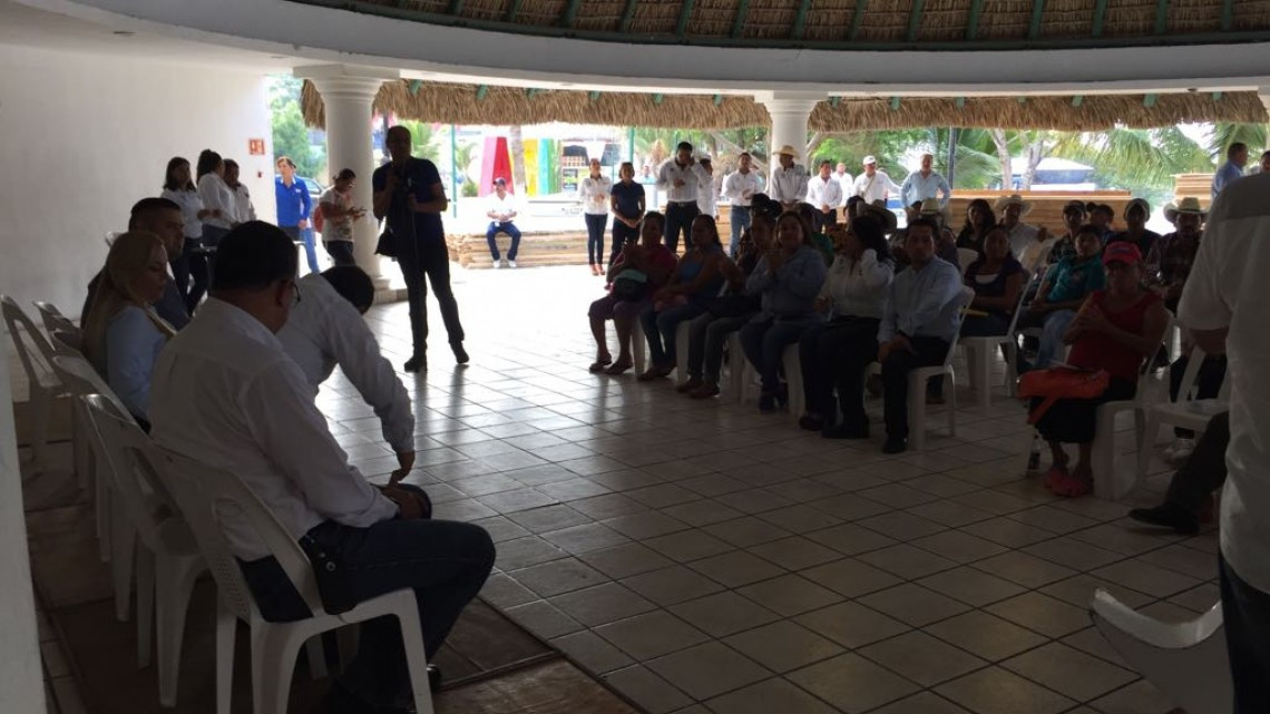 Entregan material a familias que se vieron afectados por tromba