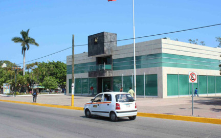 Dan de baja y contratan nuevo personal en Madero