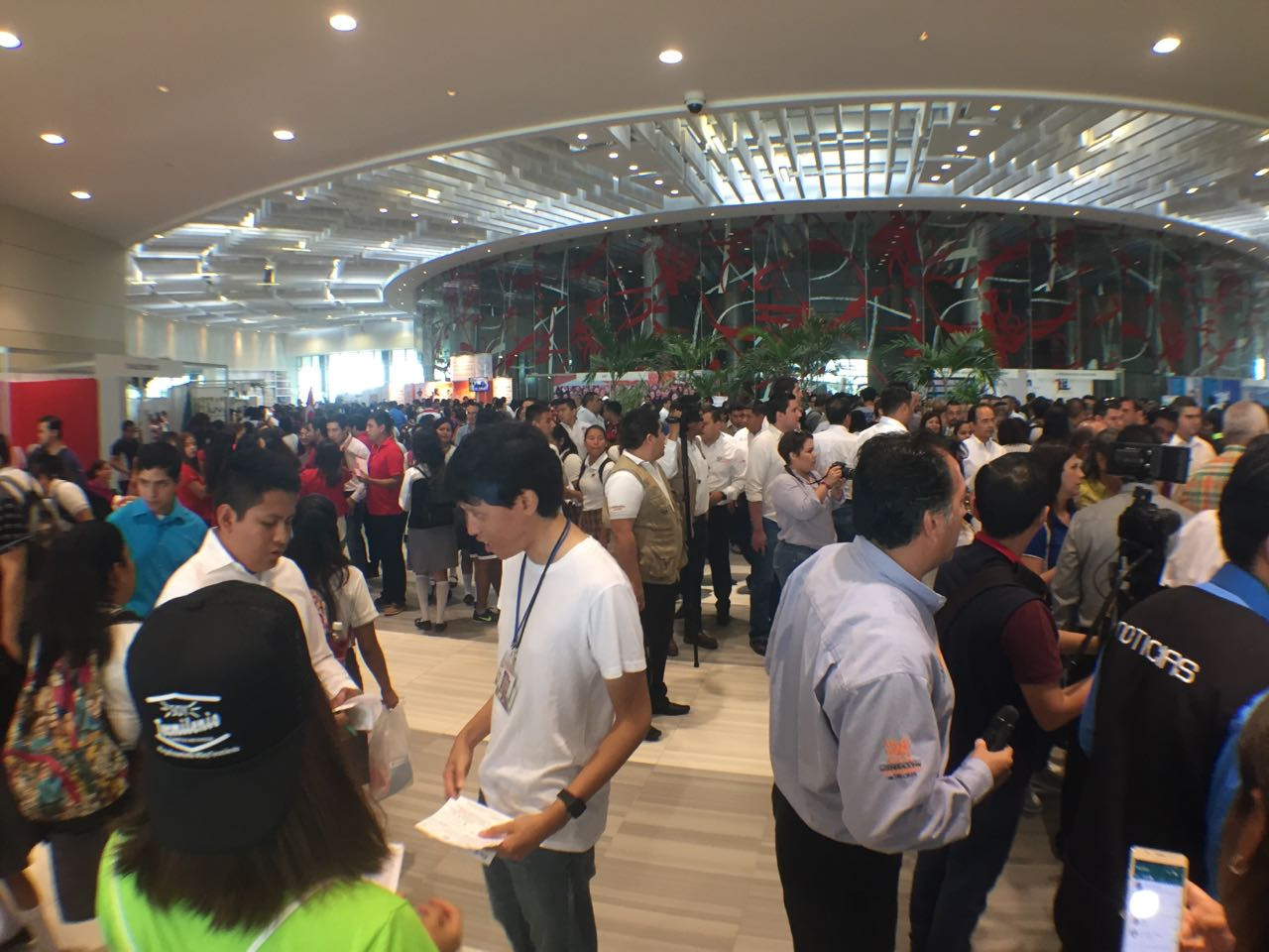 Presentan oferta académica a estudiantes, buscan que no emigren 