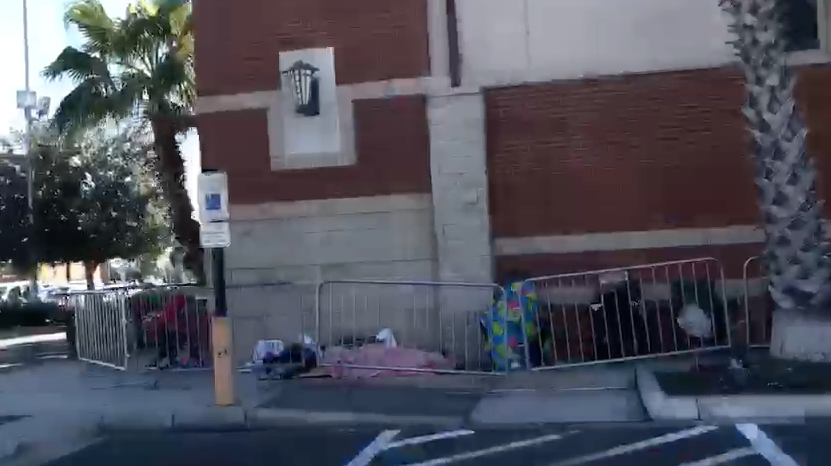 Largas filas en algunos comercios por Black Friday