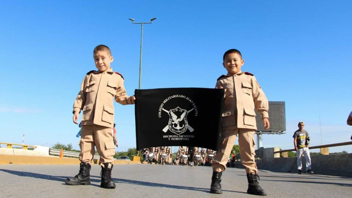 Realizan desfile por 107 Aniversario de la Revolución Mexicana