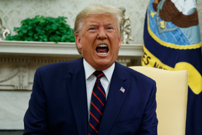 Ayudante personal de Trump da positivo a coronavirus 