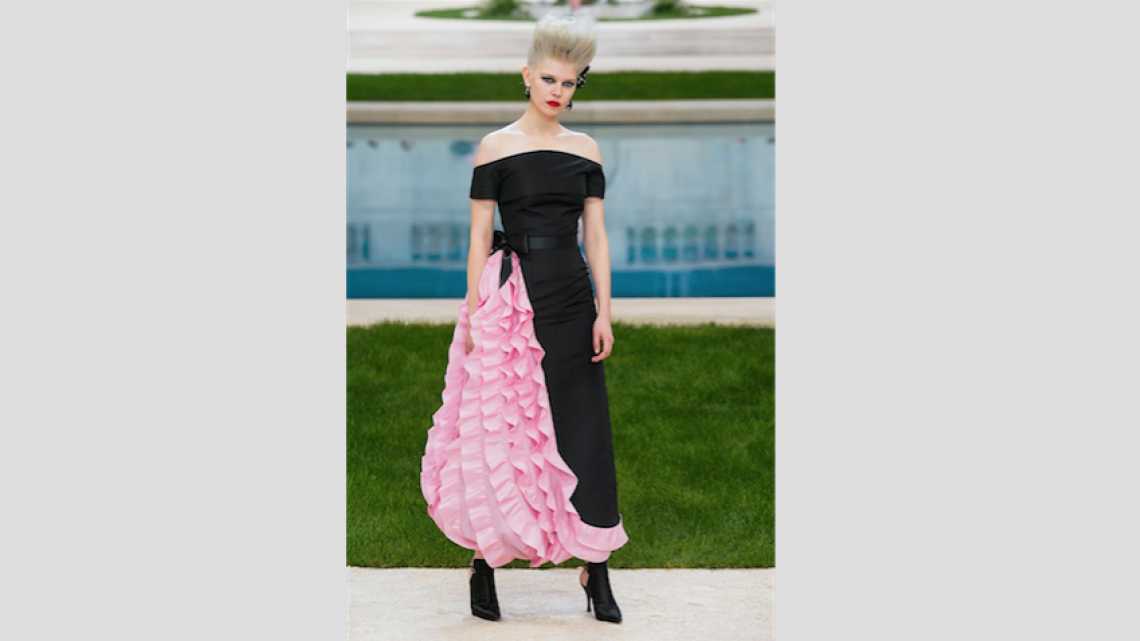 La fiesta de piscina retro de Chanel en París 